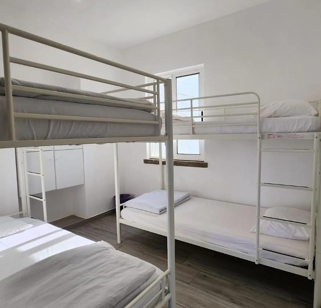 Blife Faro Beach Hostel & Rooms