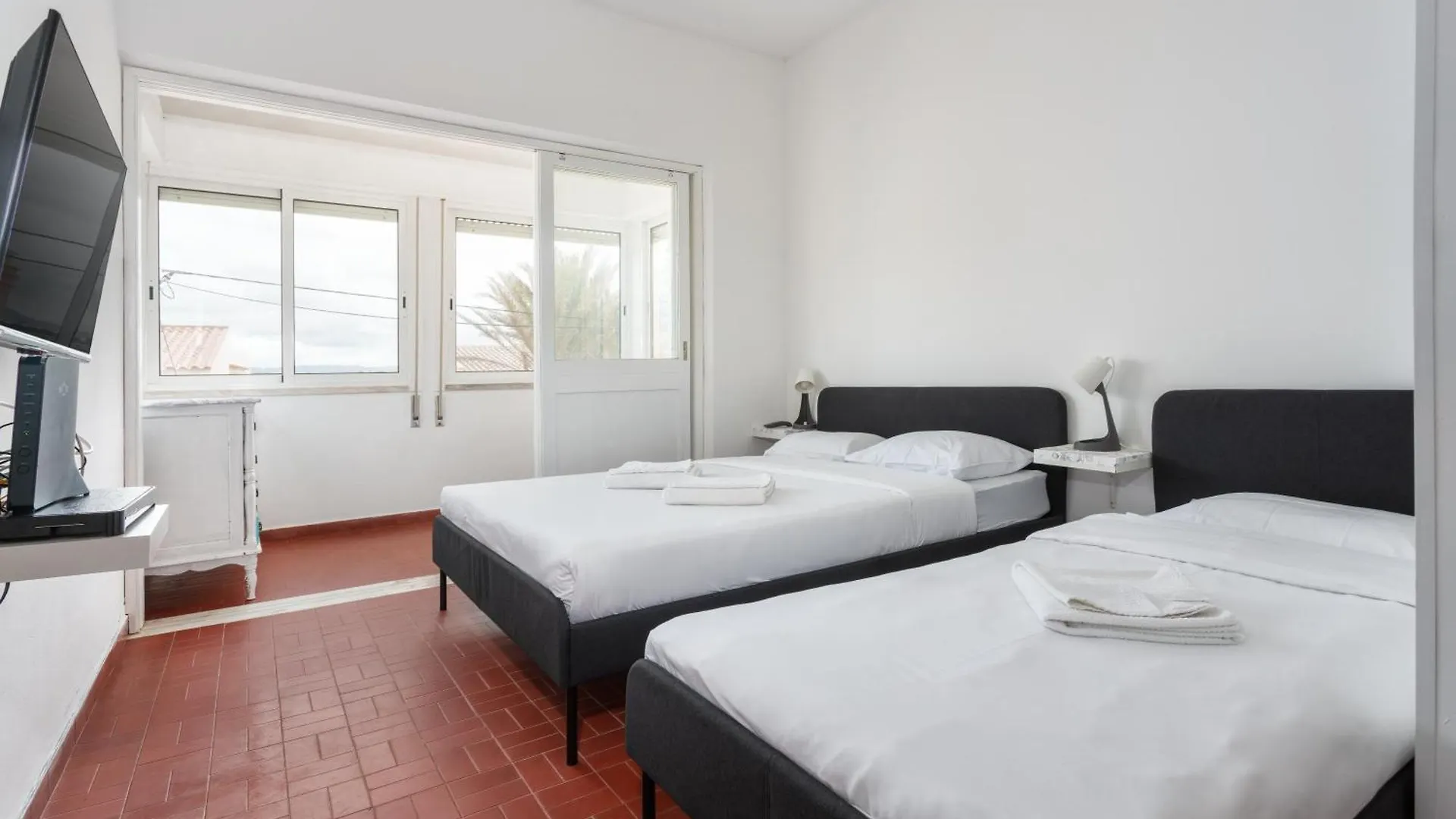 Blife Faro Beach Hostel & Rooms