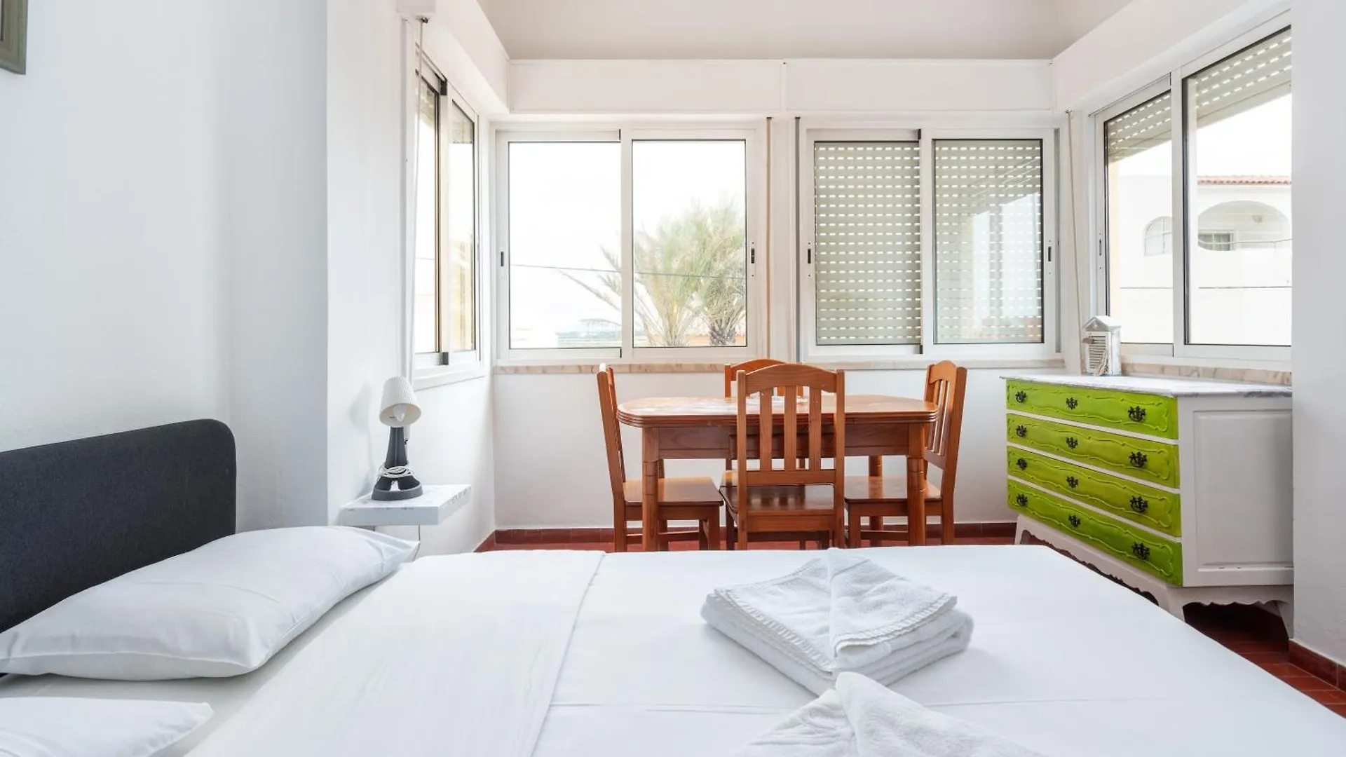 Blife Faro Beach Hostel & Rooms