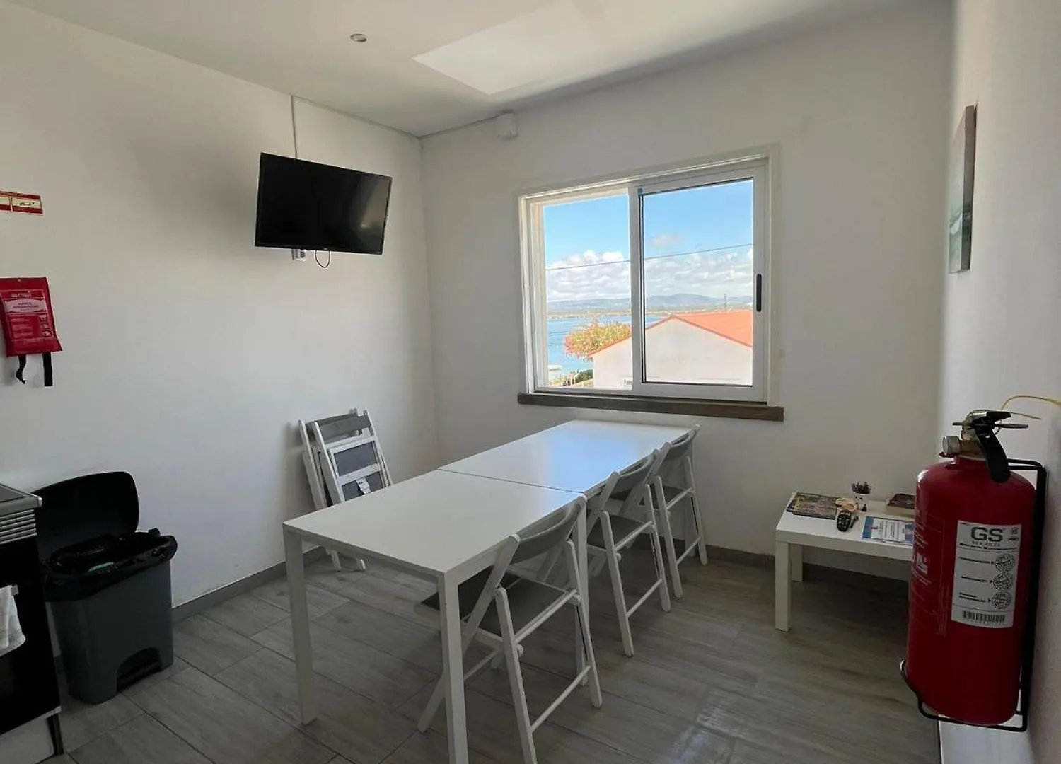 Blife Faro Beach Hostel & Rooms